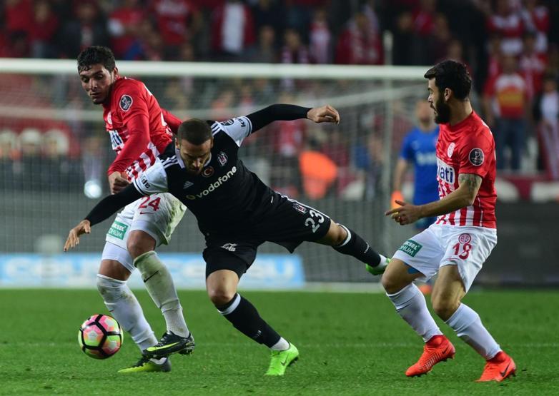 Aboubakara hatalı kırmızı kart / Köşelerde Antalyaspor-Beşiktaş maçı