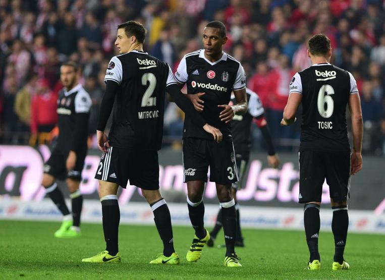 Aboubakara hatalı kırmızı kart / Köşelerde Antalyaspor-Beşiktaş maçı