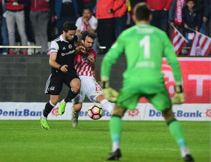 Aboubakara hatalı kırmızı kart / Köşelerde Antalyaspor-Beşiktaş maçı