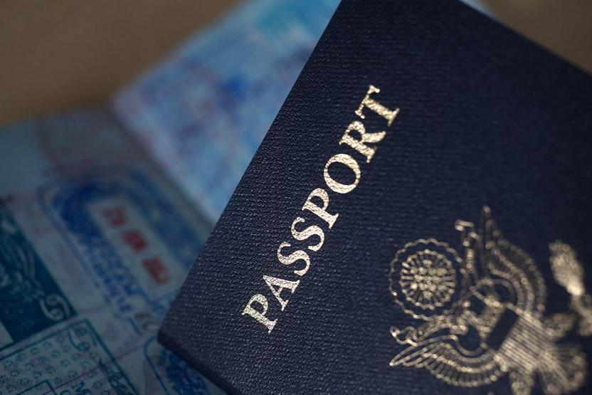 Uçuş sırasında pasaportunu kaybeden adamın başına gelenler