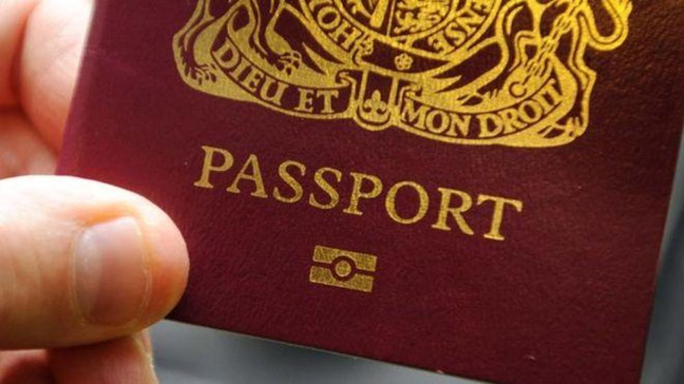 Uçuş sırasında pasaportunu kaybeden adamın başına gelenler