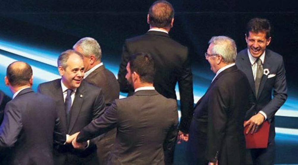 Emre Belözoğlunu ikna etti