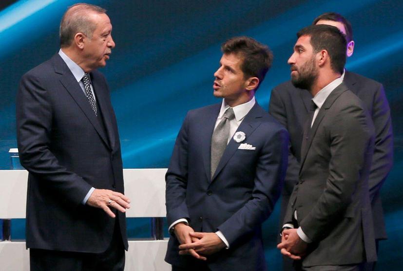 Emre Belözoğlunu ikna etti