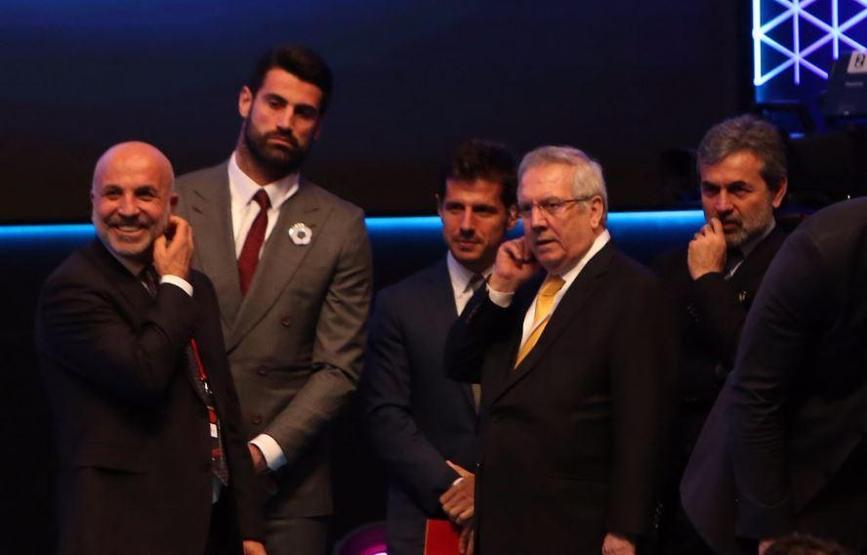 Emre Belözoğlunu ikna etti