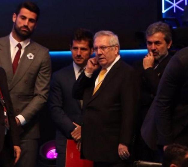 Emre Belözoğlunu ikna etti