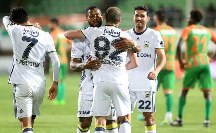 Emre Belözoğlunu ikna etti