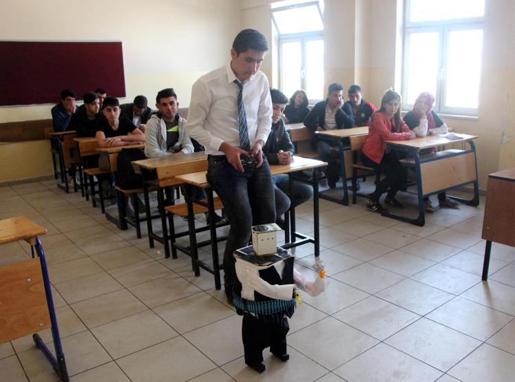 Urfalı öğrenci robot yaptı