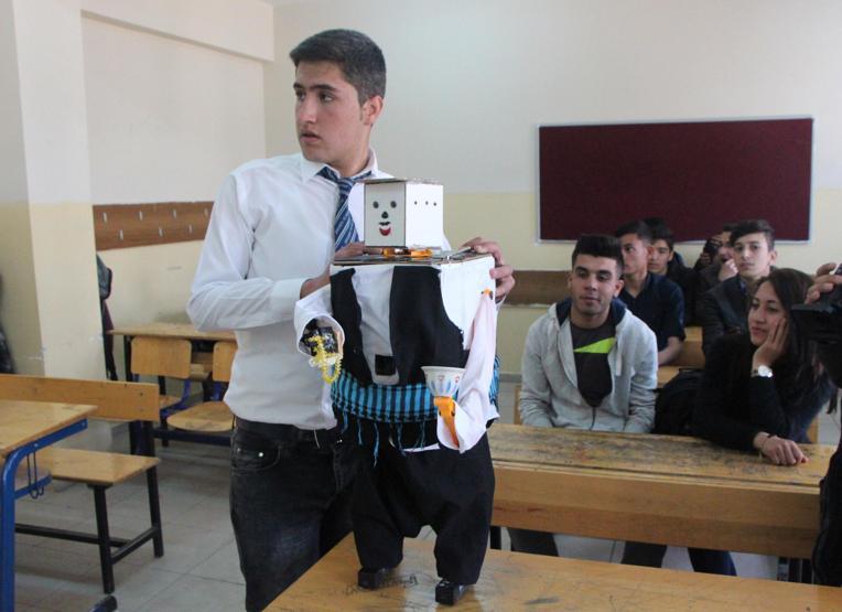 Urfalı öğrenci robot yaptı