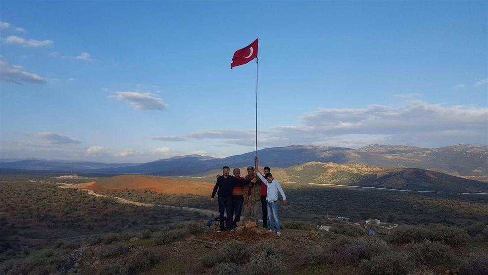 Suriye sınırında bayrak hareketliliği