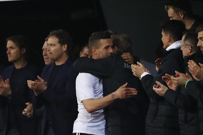 Podolski harika golüyle veda etti