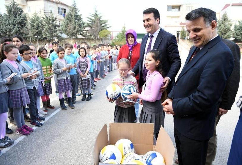 Sınıf başkanı belediye başkanından yardım istedi