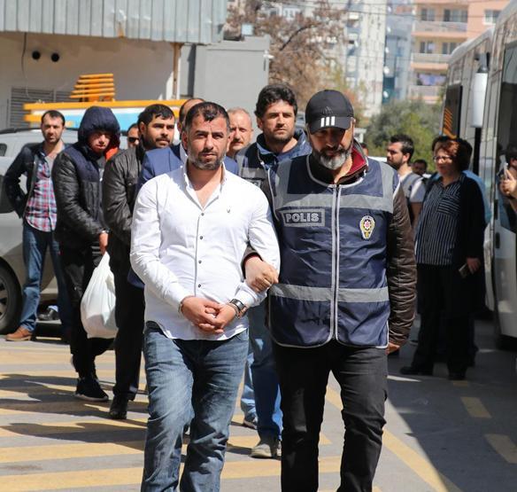 İzmir’e korku salan Kalaşnikoflu çete çökertildi