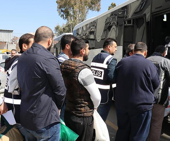 İzmir’e korku salan Kalaşnikoflu çete çökertildi