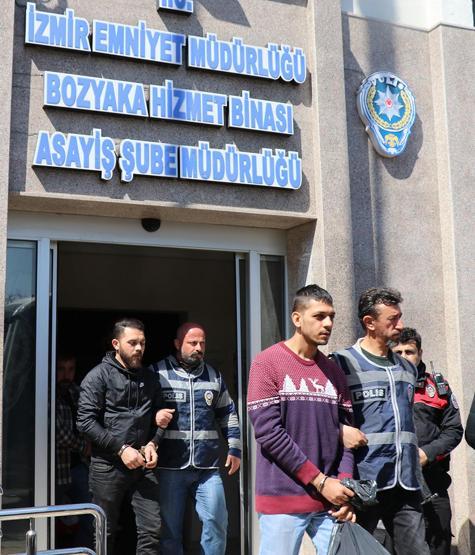 İzmir’e korku salan Kalaşnikoflu çete çökertildi