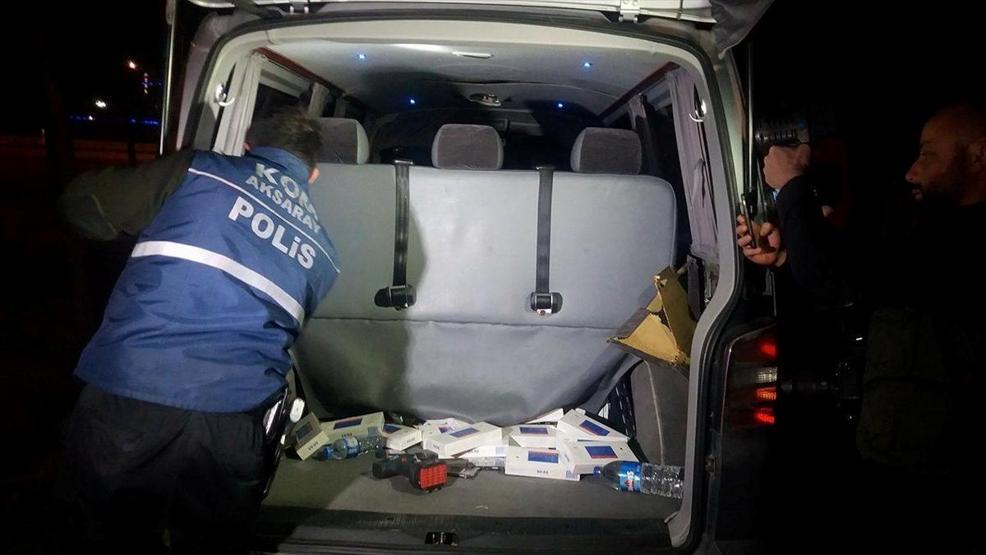 Kamyonetten kaçak sigara fışkırdı
