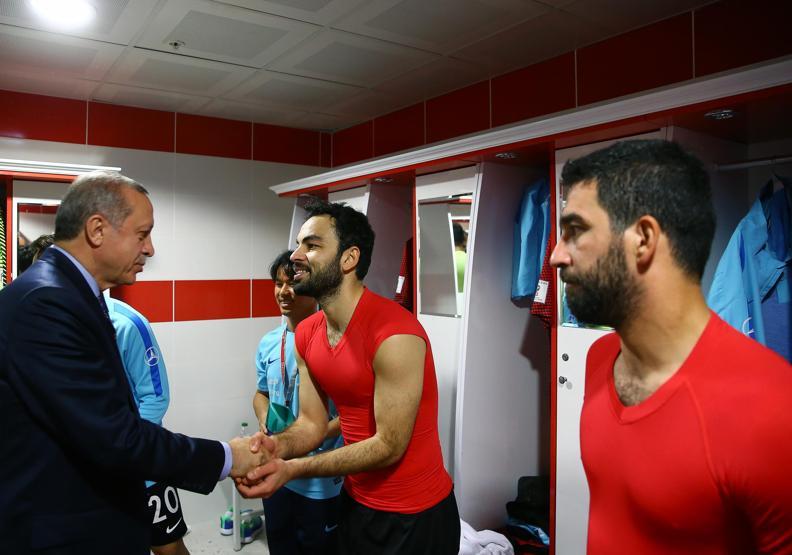 Cumhurbaşkanı Erdoğanla karşılaşan İsmail Köybaşının zor anları