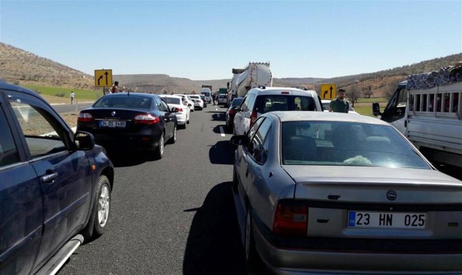 Diyarbakır-Mardin karayolunda bomba ihbarı: Trafiğe kapatıldı