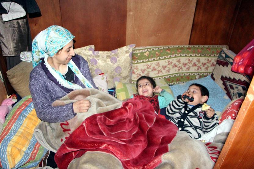 Gardıropta yaşayan aileye yardım teklifi yağıyor