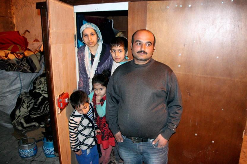 Gardıropta yaşayan aileye yardım teklifi yağıyor