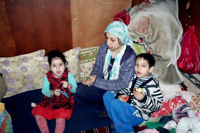 Gardıropta yaşayan aileye yardım teklifi yağıyor