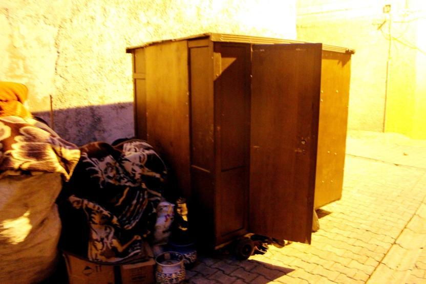 Gardıropta yaşayan aileye yardım teklifi yağıyor