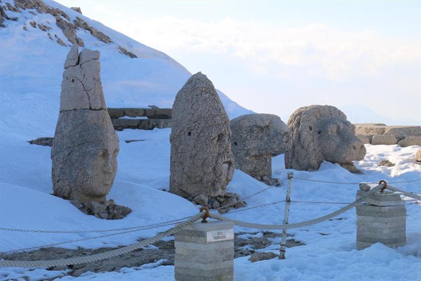 Karlar eridi Nemrut Dağına ilgi arttı