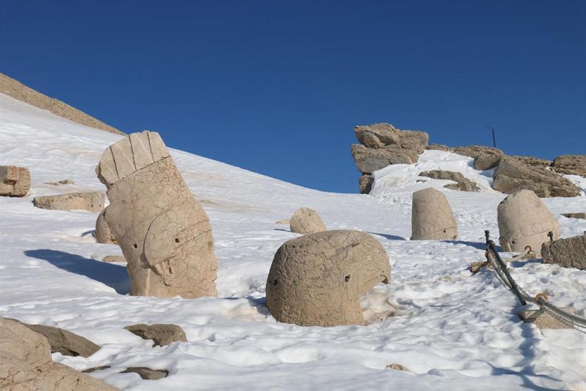 Karlar eridi Nemrut Dağına ilgi arttı