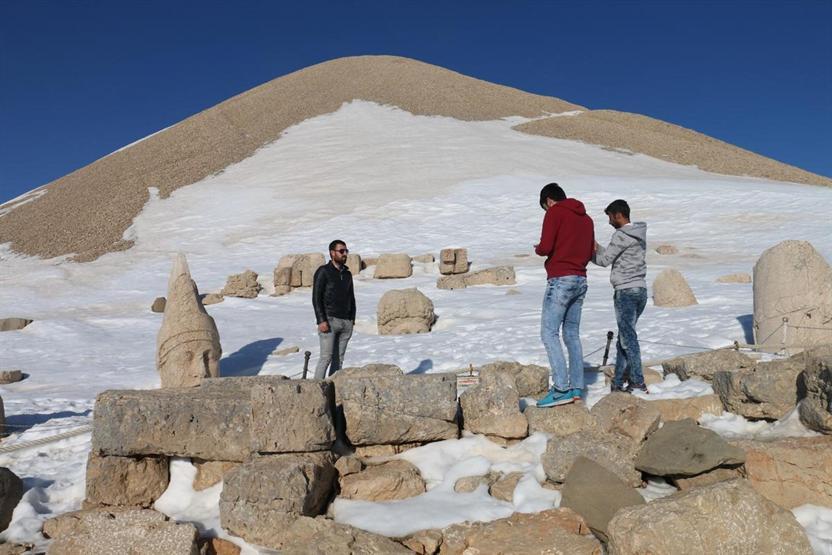 Karlar eridi Nemrut Dağına ilgi arttı