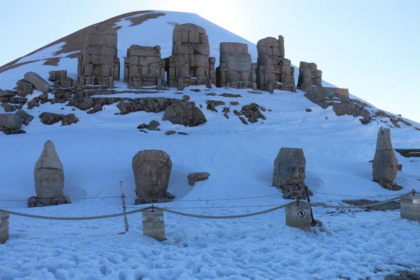 Karlar eridi Nemrut Dağına ilgi arttı