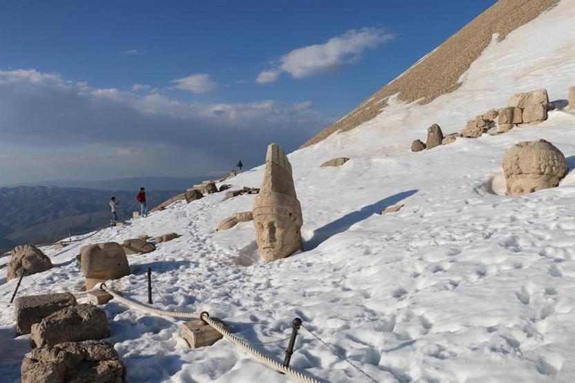 Karlar eridi Nemrut Dağına ilgi arttı