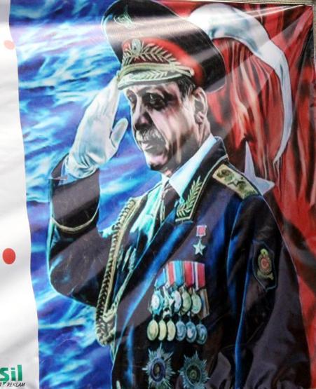 Askeri üniformalı Erdoğan pankartı