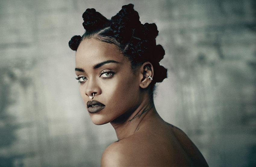 Rihanna rengini belli etti