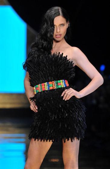 Adriana Lima Antalyada podyuma çıkacak