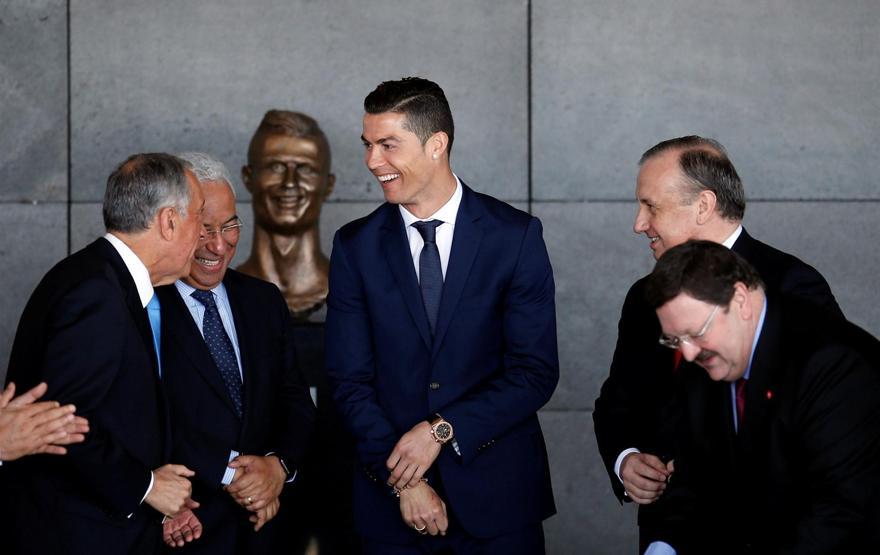 Ronaldonun adı havalimanına verildi