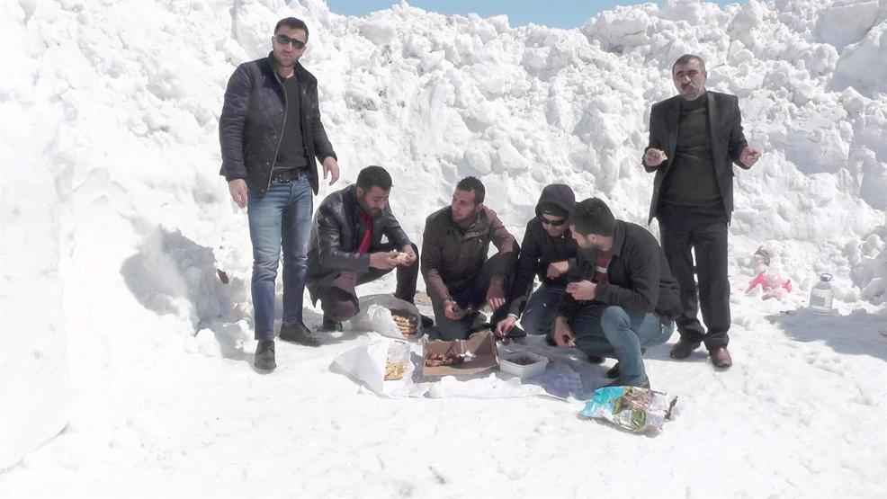 Kar üzerinde mangal keyfi