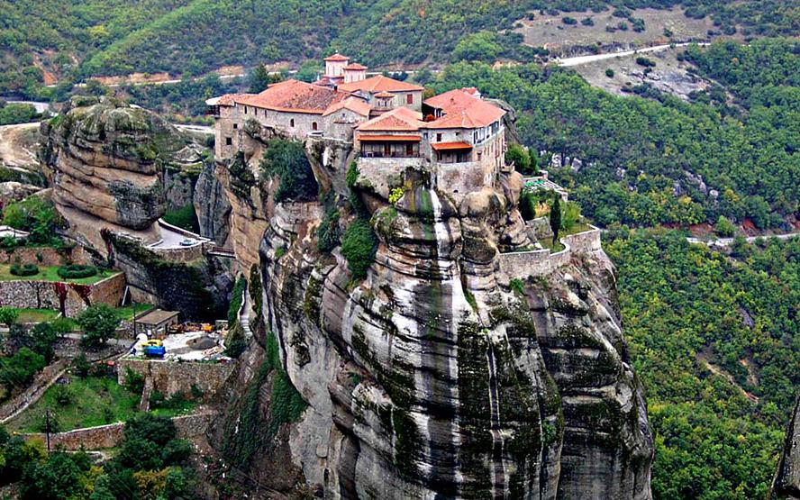 Yunanistanda havada asılı bir şehir: Meteora