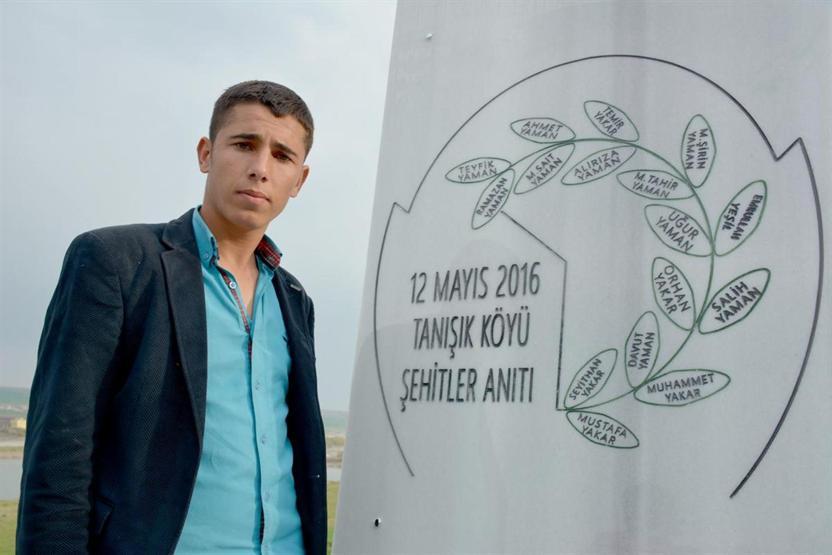 PKKnın öldürdüğü 16 köylü için anıt mezar