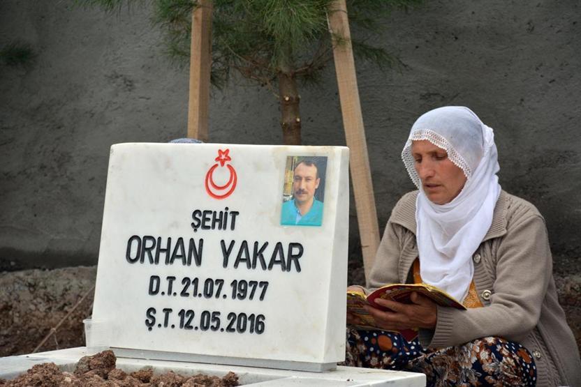 PKKnın öldürdüğü 16 köylü için anıt mezar