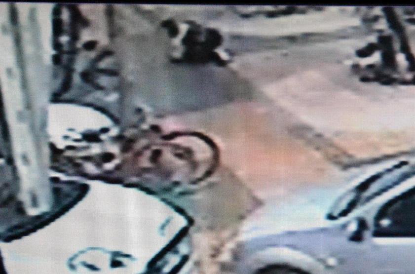 Silahlı saldırganlar güvenlik kamerasında