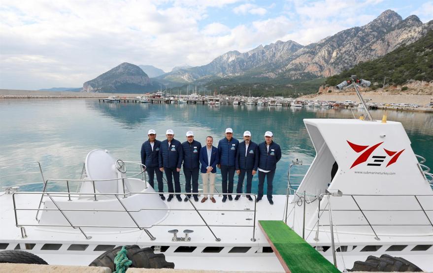 Turistik denizaltının dalacağı bölgede çalışma yapılıyor