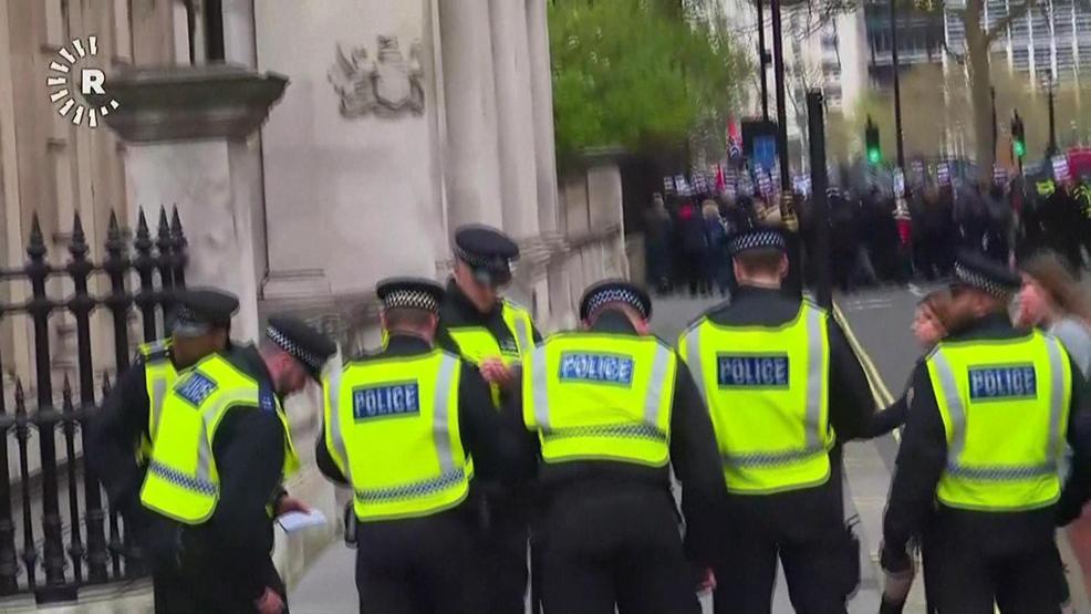 Londrada terör protestoları olaylı bitti