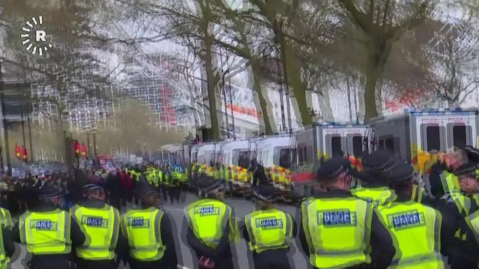 Londrada terör protestoları olaylı bitti
