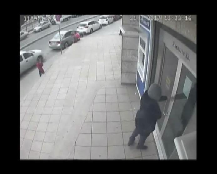 Bankadaki soygun girişiminin inanılmaz anları