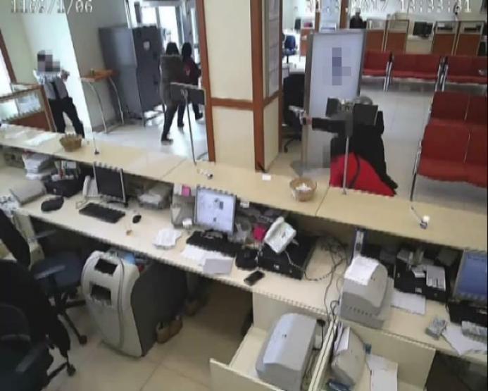 Bankadaki soygun girişiminin inanılmaz anları