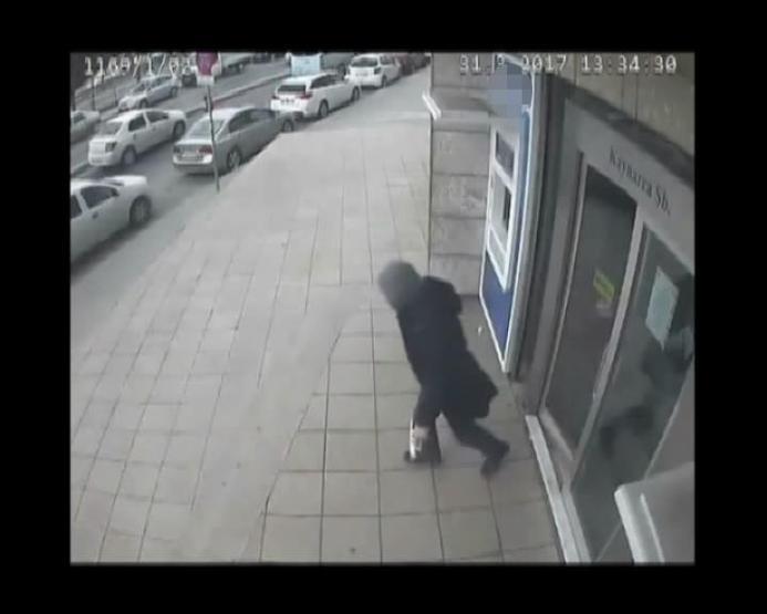 Bankadaki soygun girişiminin inanılmaz anları