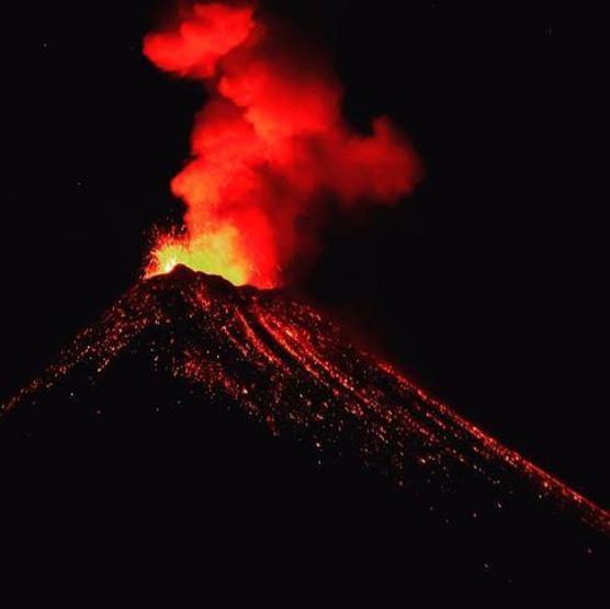 Fuego Yanardağı yine patladı