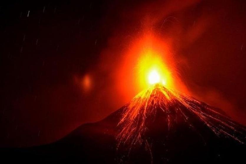 Fuego Yanardağı yine patladı