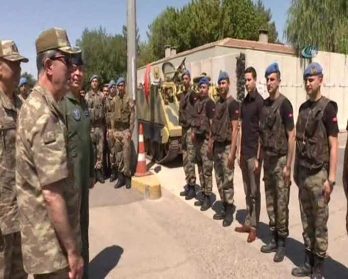 Hulusi Akar ve komutanlar Diyarbakırda: Suru gezdiler