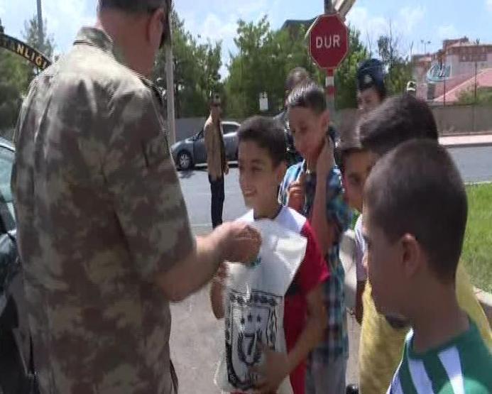 Hulusi Akar ve komutanlar Diyarbakırda: Suru gezdiler