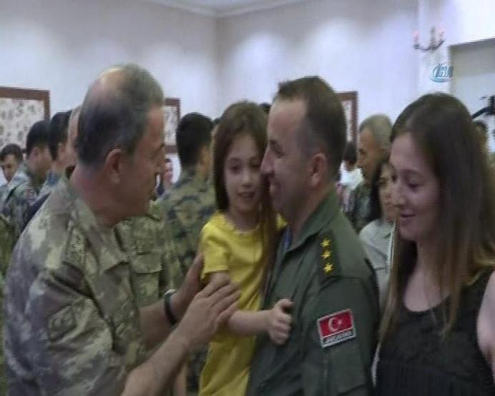 Hulusi Akar ve komutanlar Diyarbakırda: Suru gezdiler